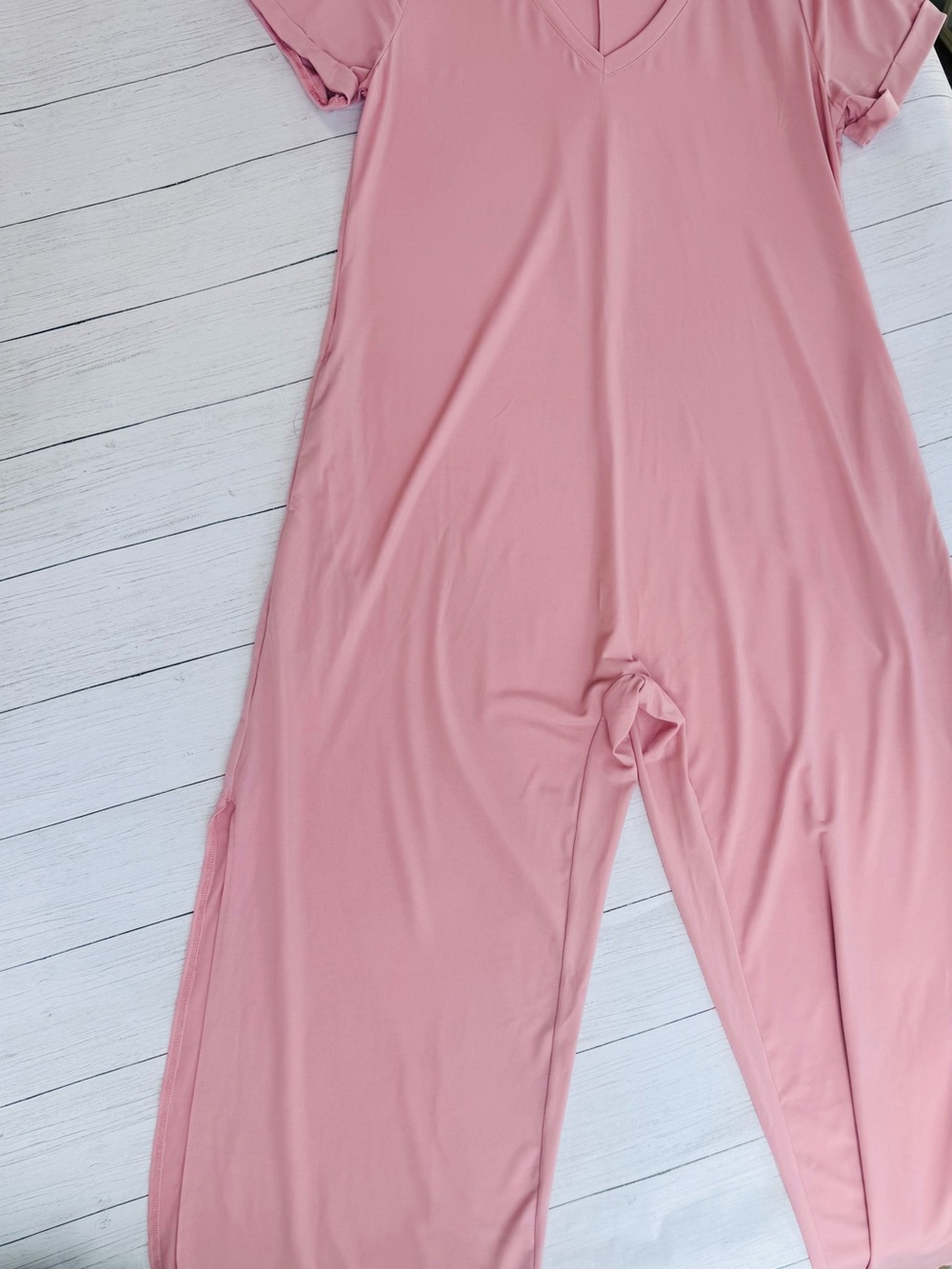 HALARA Pink V-Neck Short Sleeve Wide-Leg Jumpsuit. Love it but it didn’t fit me. - Picture 4 of 10